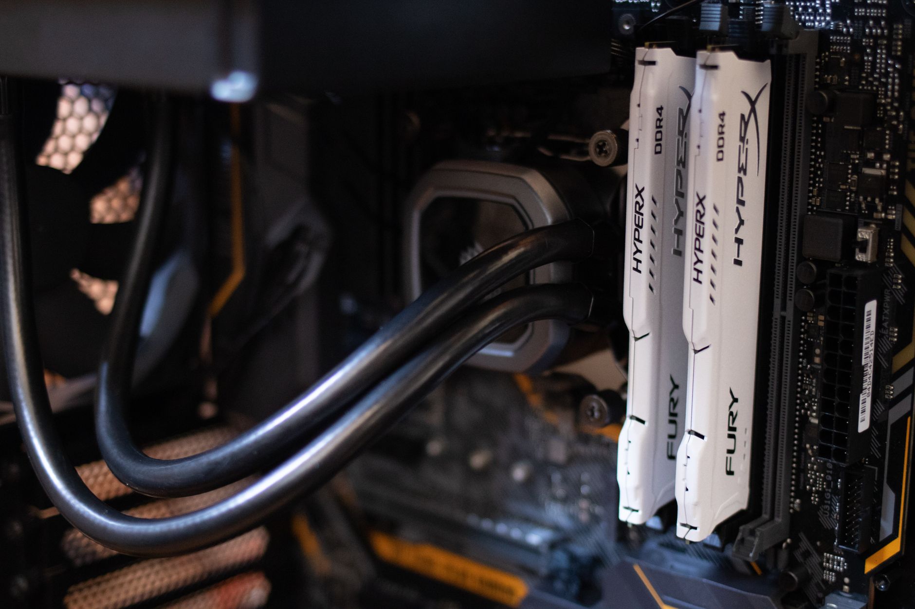 Montagem de PC com placa-mãe AM5 compatível com Ryzen 9 9950X3D